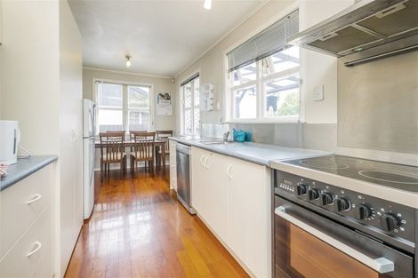 Photo of property in 12 Cargill Street, Papakura, 2110