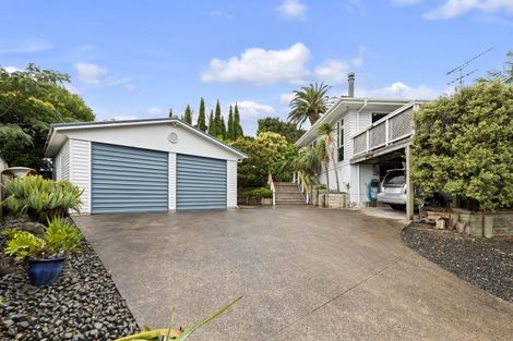 Photo of property in 31 Robbies Road, Shelly Park, Auckland, 2014