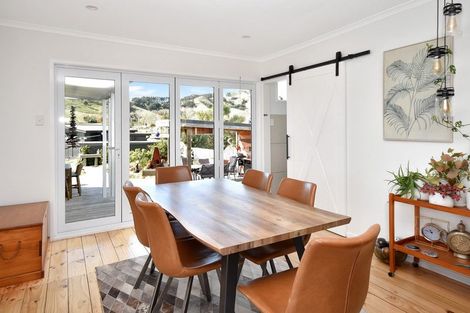 Photo of property in 18 Karaka Road, Kawakawa Bay, Papakura, 2585