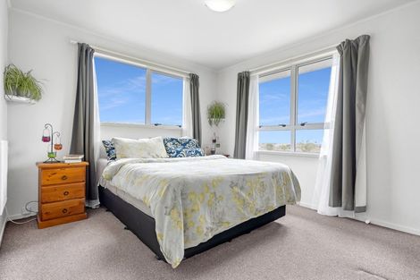 Photo of property in 6 Ancona Lane, Goodwood Heights, Auckland, 2105