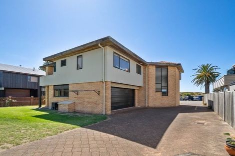 Photo of property in 32 Marine Parade, Mount Maunganui, 3116