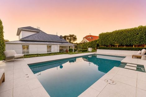 Photo of property in 1 Almond Grove, Greenhithe, Auckland, 0632