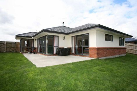 Photo of property in 64 Ruapehu Drive, Fitzherbert, Palmerston North, 4410