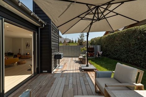 Photo of property in 10 Pendeen Crescent, Jacks Point, Queenstown, 9371