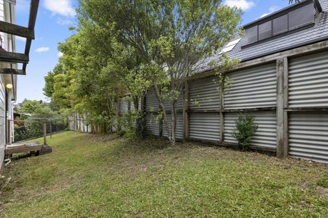 Photo of property in 1 Francis Curtis Avenue, Blockhouse Bay, Auckland, 0600