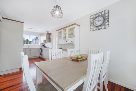 Photo of property in 1/28 Fairdale Place, Birkdale, Auckland, 0626