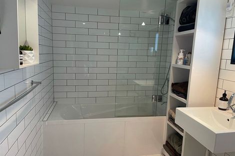 Photo of property in 21 Alfred Street, Northcote Point, Auckland, 0627