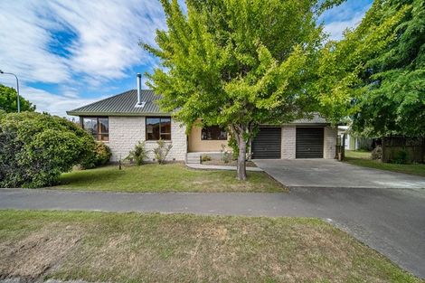 Photo of property in 2 Inglewood Place, Avonhead, Christchurch, 8042