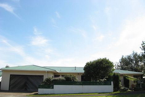 Photo of property in 6 Pararewa Drive, Whalers Gate, New Plymouth, 4310