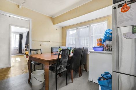 Photo of property in 15 Arimu Road, Papakura, 2110