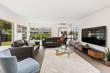 Photo of property in 12 Banks Boulevard, Whitby, Porirua, 5024