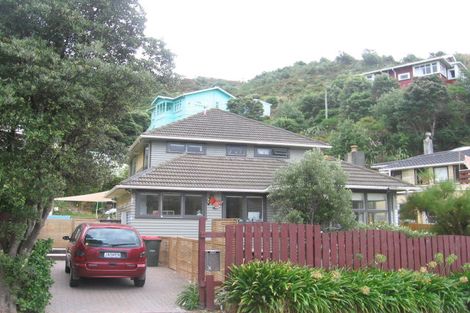 Photo of property in 24 Cave Road, Houghton Bay, Wellington, 6023