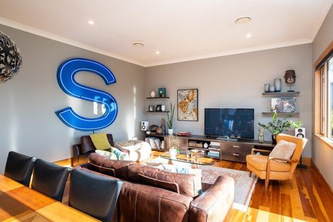 Photo of property in 11 Lawrence Road, Hospital Hill, Napier, 4110