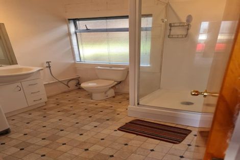 Photo of property in 1/212 Sunnynook Road, Totara Vale, Auckland, 0627