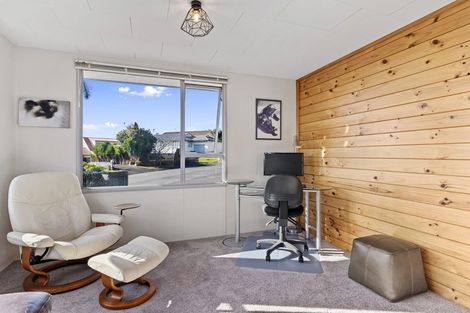 Photo of property in 1/17 Grenadine Place, Unsworth Heights, Auckland, 0632