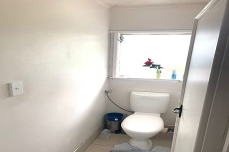 Photo of property in 23 Chivalry Road, Glenfield, Auckland, 0629