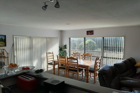 Photo of property in 12 Ozone Road, Stanmore Bay, Whangaparaoa, 0932