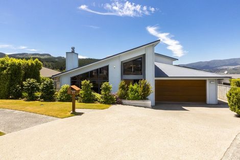 Photo of property in 27 Mcewen Crescent, Riverstone Terraces, Upper Hutt, 5018