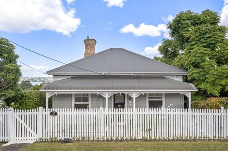 Photo of property in 68 Palmerston Road, Birkenhead, Auckland, 0626