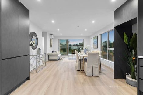 Photo of property in 26d Trojan Crescent, New Lynn, Auckland, 0600