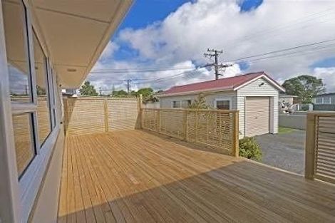 Photo of property in 62 Waimumu Road, Massey, Auckland, 0614