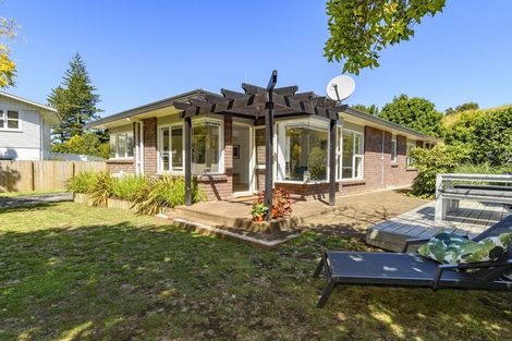 Photo of property in 4 Beach Grove, Omokoroa, 3114