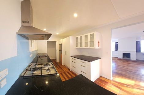 Photo of property in 170 The Esplanade, Island Bay, Wellington, 6023