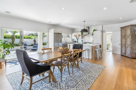 Photo of property in 32 Sunny Crescent, Huapai, Kumeu, 0810