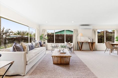 Photo of property in 2 Guthrie Road, Havelock North, 4130