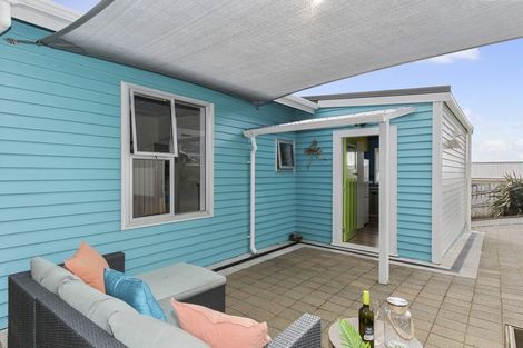 Photo of property in 61 Pioneer Road, Moturoa, New Plymouth, 4310