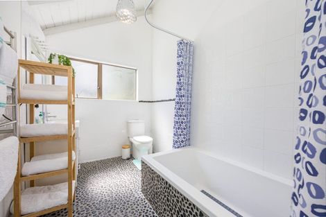 Photo of property in 1126 Whangaparaoa Road, Tindalls Beach, Whangaparaoa, 0930