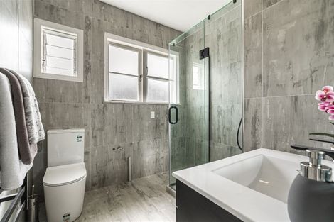 Photo of property in 30a Hanlon Crescent, Narrow Neck, Auckland, 0624