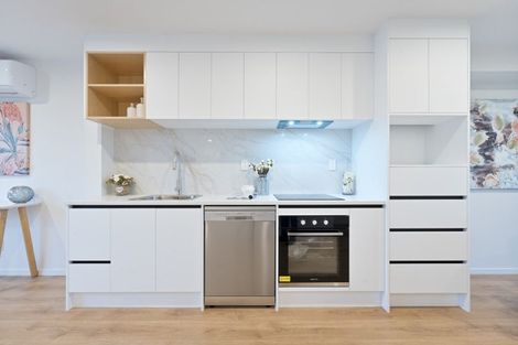 Photo of property in 8/11 Hereford Street, Te Atatu Peninsula, Auckland, 0610