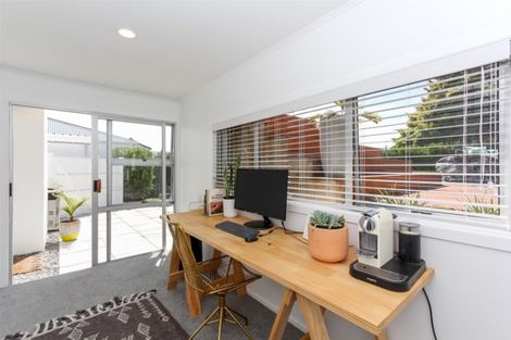 Photo of property in 185 Mangorei Road, Merrilands, New Plymouth, 4312