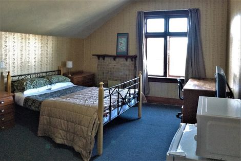 Photo of property in 82 Manor Place, Dunedin Central, Dunedin, 9016