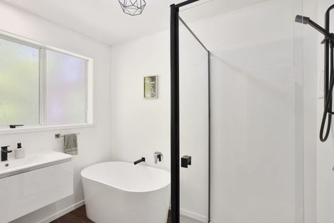 Photo of property in 2/38a Greers Road, Burnside, Christchurch, 8041