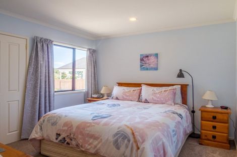 Photo of property in 35 Edgewater Grove, Whakatane, 3120