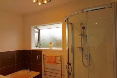 Photo of property in 2/10 Centorian Drive, Windsor Park, Auckland, 0632