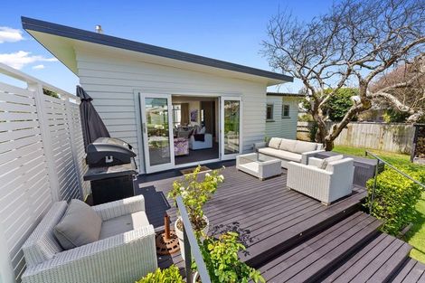 Photo of property in 26 Rauparaha Street, Waikanae Beach, Waikanae, 5036