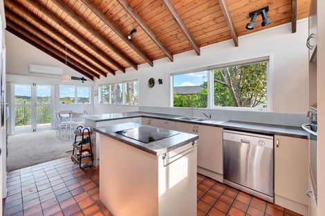 Photo of property in 132 Carlisle Road, Northcross, Auckland, 0632