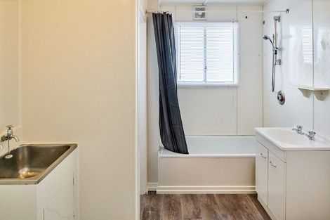 Photo of property in 2/35 Mana Esplanade, Paremata, Porirua, 5026