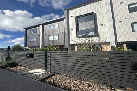 Photo of property in 9/327 Glengarry Road, Glen Eden, Auckland, 0602