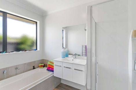 Photo of property in 5 New Creek Mews, Rolleston, 7614