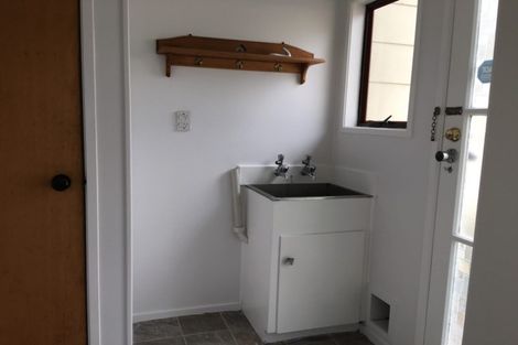 Photo of property in 21 Finn Place, Totara Vale, Auckland, 0629