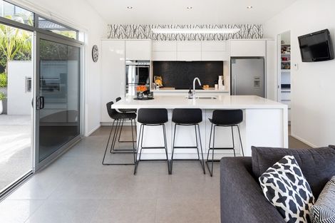 Photo of property in 15 Oceania Place, Mellons Bay, Auckland, 2014