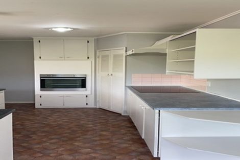 Photo of property in 16 Rotoiti Avenue, Pakuranga Heights, Auckland, 2010