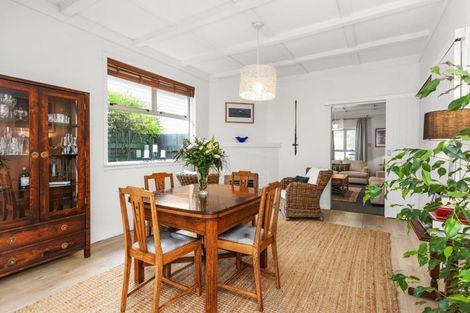 Photo of property in 155 Milton Road, Bluff Hill, Napier, 4110