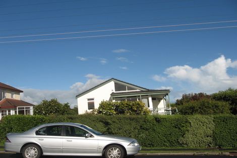 Photo of property in 144 Mellons Bay Road, Mellons Bay, Auckland, 2014
