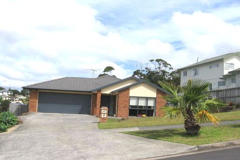 Photo of property in 13 Fulmar Way, Unsworth Heights, Auckland, 0632