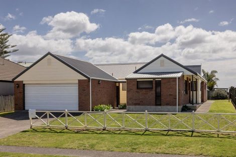 Photo of property in 117 Dickson Road, Papamoa Beach, Papamoa, 3118